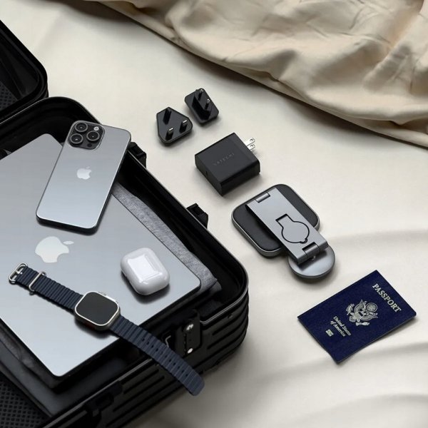 Satechi 3-in-1 Foldable Charging Stand - składana podstawka ładująca Qi2 do trzech urządzeń (US,CAN,EU,UK) (space gray)
