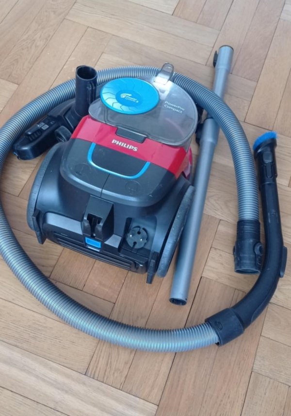 Odkurzacz bezworkowy Philips FC9330/09 UŻYWANY (900W; kolor czarny, kolor czerwony)