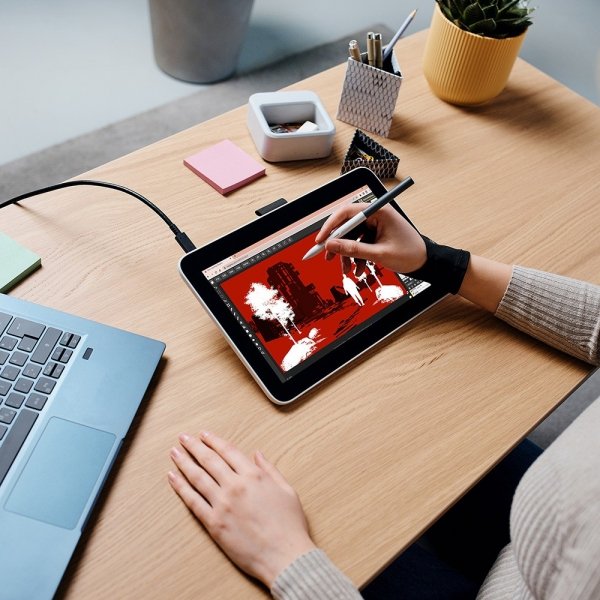 Wacom One 12 - tablet z ekranem 11,6&quot; Full  HD, piórko Wacom One Pen z 4096 poziomami nacisku (2023)