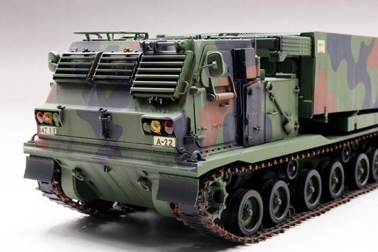 Trumpeter Model plastikowy M270/A1 Multiple Launch Rocket System