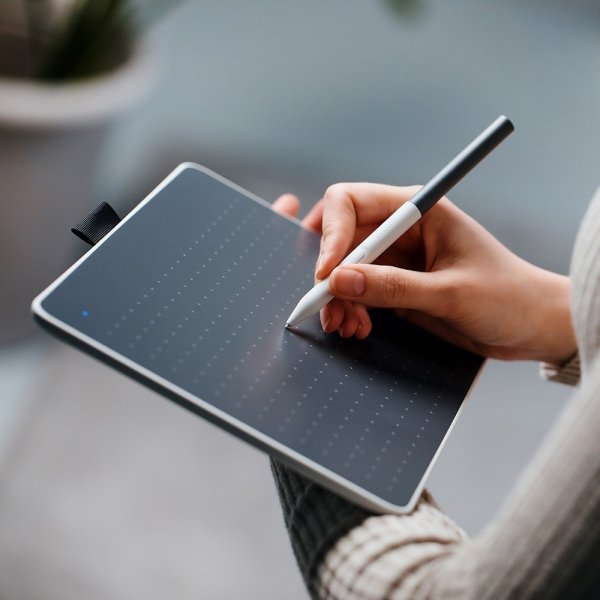 Wacom One - tablet piórkowy z Bluetooth - rozmiar M