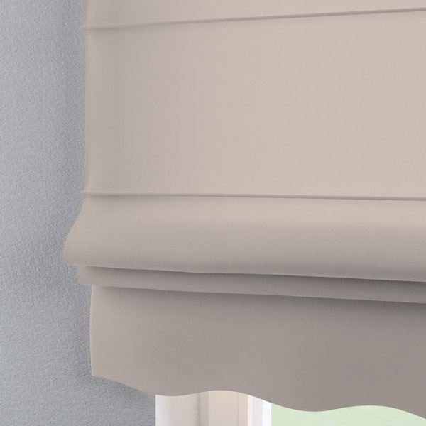 Zasadniczo kanaliki tej rolety znajdują się z przodu rolety