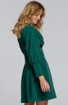 Sukienka z rozkloszowanymi zakładkami zielona K087 tył