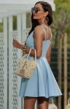Elizabeth Layla rozkloszowana sukienka baby blue tył