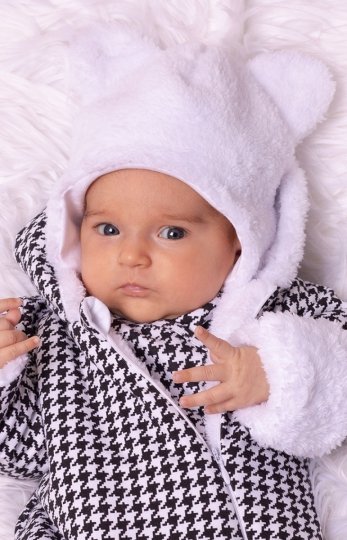 Cieplutka czapka z uszkami biała