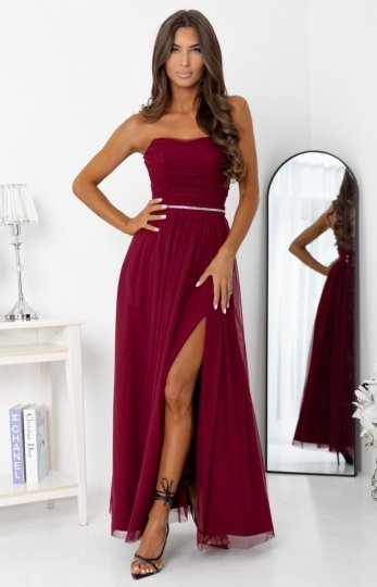 Duet Noemi szyfonowa długa sukienka z paskiem bordowa