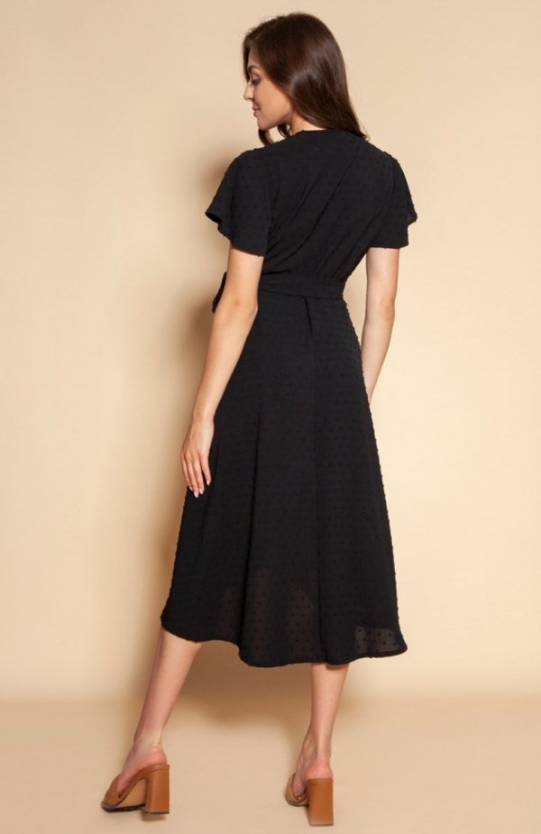 Kopertowa sukienka z asymetrycznym dołem czarna SUK198 tył