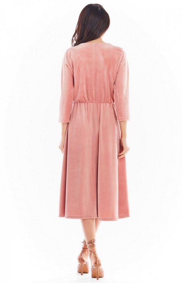Welurowa sukienka midi różowa A407 tył