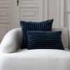 Cordian Dunkelblaues Dekokissen 50x30 Prestige Line
