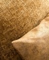 Złoty zestaw poduszek dekoracyjnych Coco + Stone