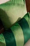 Zielony zestaw poduszek dekoracyjnych Velvet + Stripes