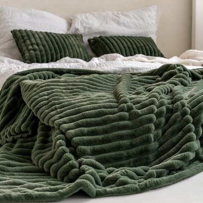 Geneva Black Bedroom Set: 2 Pillows + Bedspread