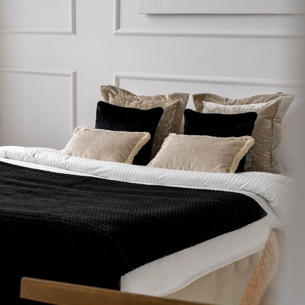 Creme-Schwarzes Set aus 6 dekorativen Kissen für das Schlafzimmer, Scala + Tisimi.