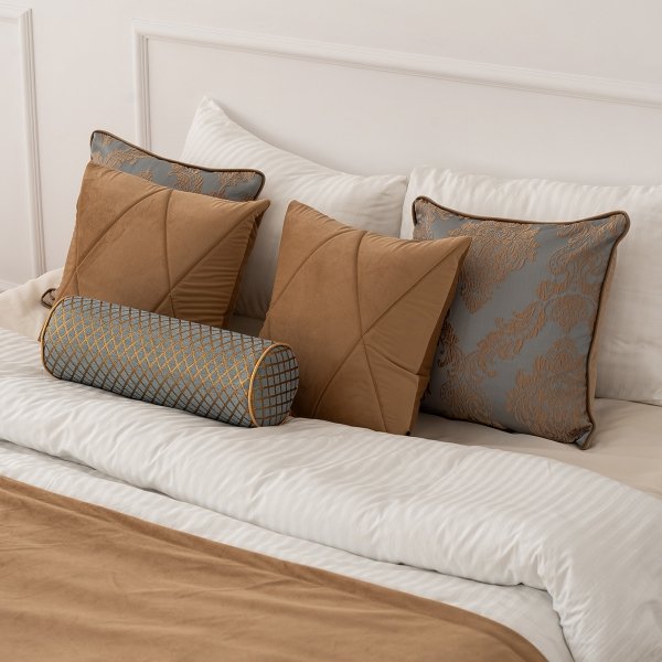 Mint-Beige Set aus dekorativen Kissen für das Schlafzimmer, Queen + Touch.