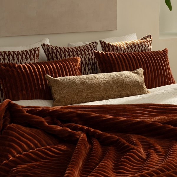 White Set of 5 Decorative Bedroom Pillows - Calm