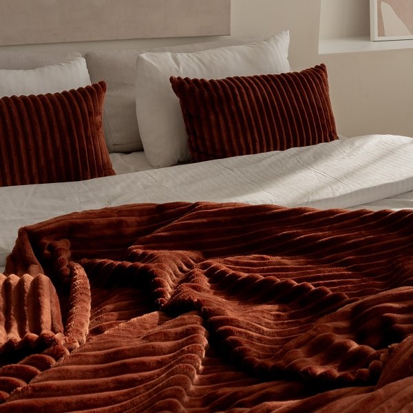 Geneva Black Bedroom Set: 2 Pillows + Bedspread