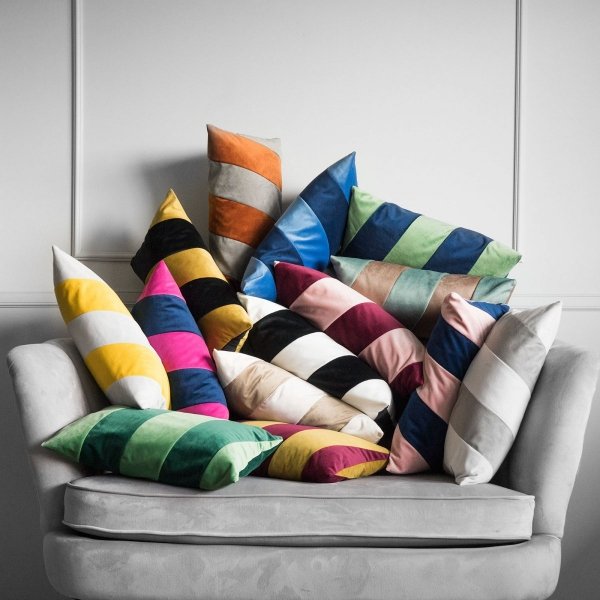Stripes czarno biała poduszka dekoracyjna 50x30