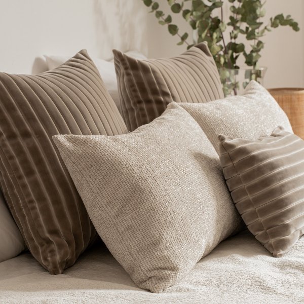 Cordian Cream Decorative Pillow 50x50 Prestige Line