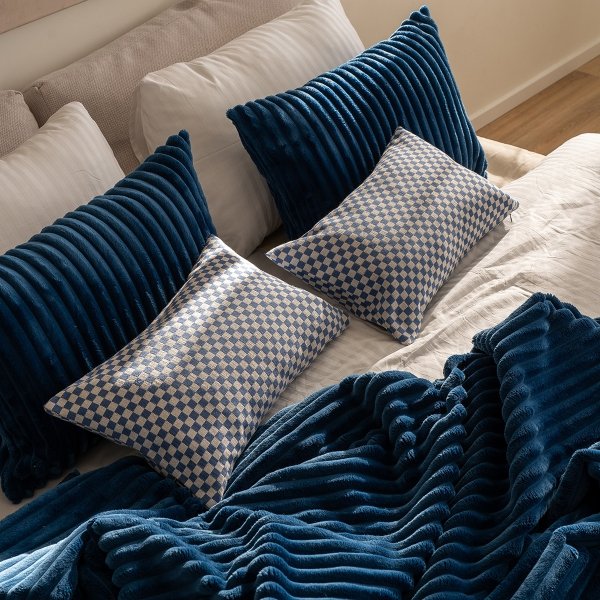 White Set of 5 Decorative Bedroom Pillows - Calm