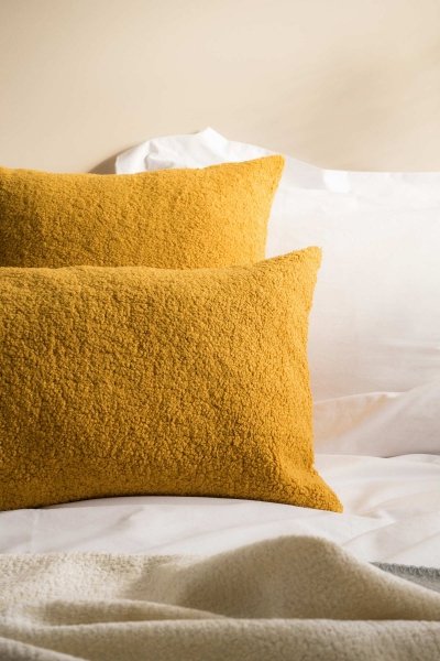Cozy miodowa poduszka dekoracyjna boucle 60x40