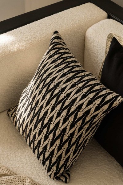 Czarno-beżowy zestaw 5 poduszek dekoracyjnych do sypialni Cord