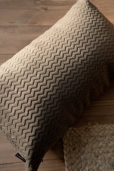 Chevron brązowa poduszka dekoracyjna 50x30 | Poduszkowcy.pl