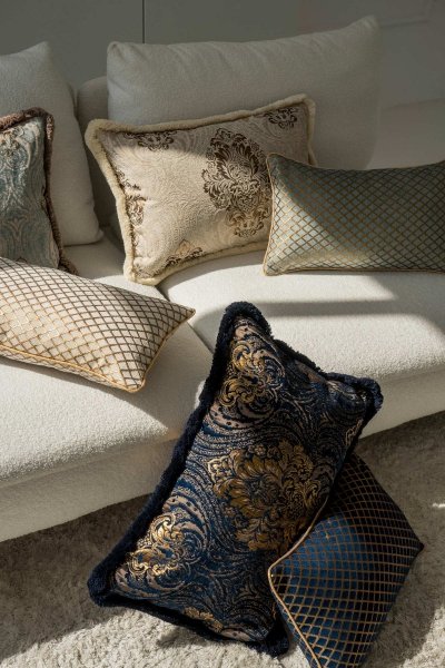 Kremowo-złota poduszka dekoracyjna Aurum 50x30
