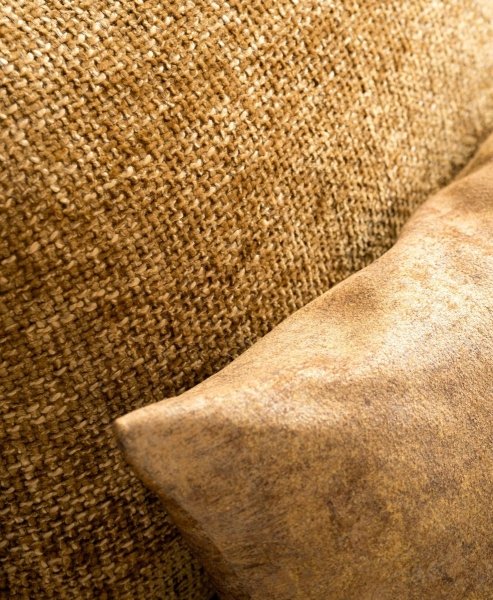 Złoty zestaw poduszek dekoracyjnych Coco + Stone