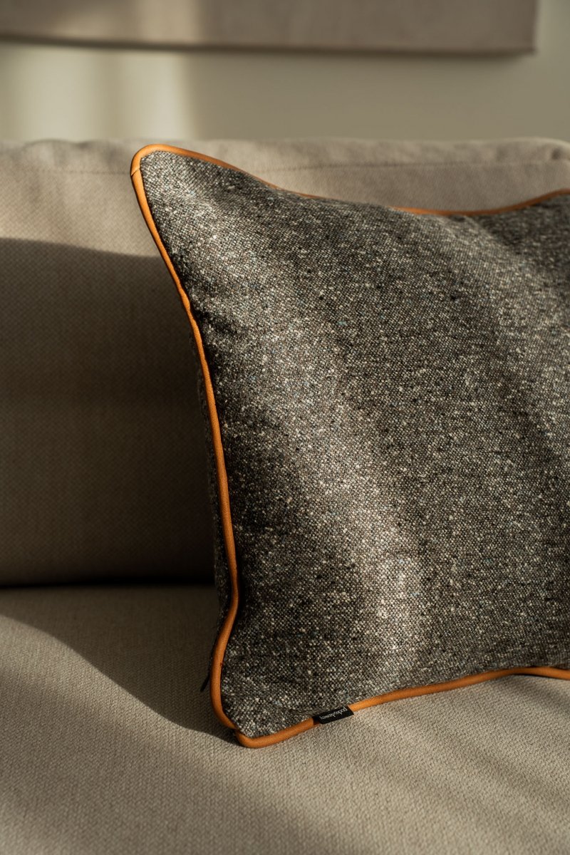 Grafitfarbenes Dekokissen WOOL 45x45