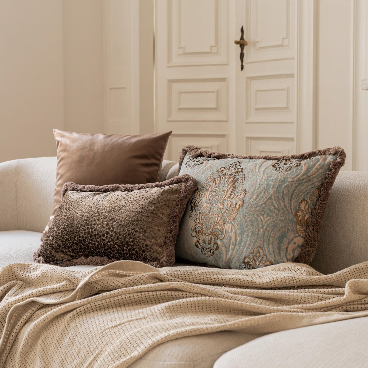 Beige Set of 3 Decorative Pillows Tisimi