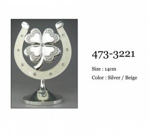 Dekoracyjna podkowa na szczęście z koniczyną. Wyskość 11 cm