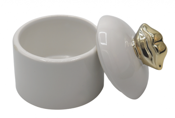 PUZDERKO CERAMICZNE BIAŁE ZE ZŁOTYMI USTAMI 8,2x8,2x9,8 cm